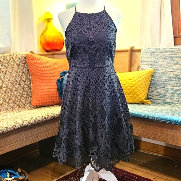 3 for $20.💸 Grey Lace Mini Dress. - Picture 5 of 9